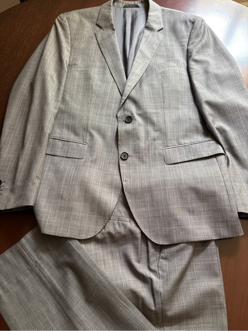 The BOSS Hugo Boss "The James4/Sharp6" two-piece suit set. 42 R